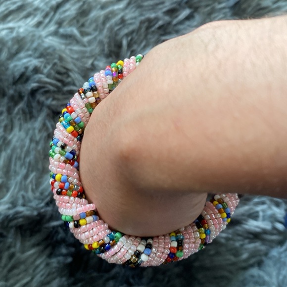Pale Pink Spiral Colourful Beaded Bangle Bracelet - Picture 6 of 17